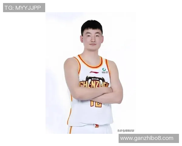 深圳篮球队在邀请赛中以52分稳居积分榜首位，展现强劲实力