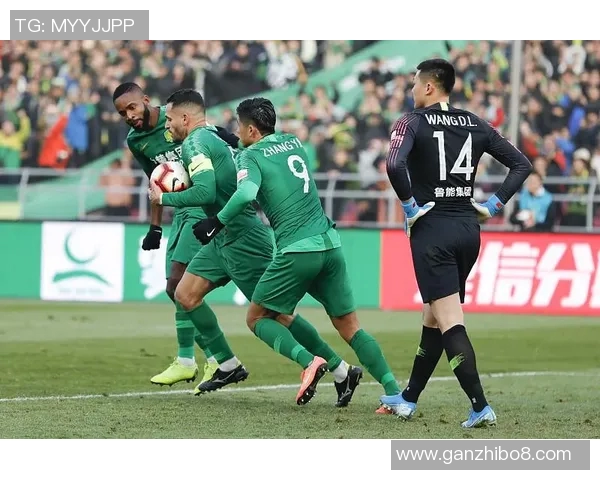 武汉足球队以72分稳居大师赛积分榜首位争冠形势一片大好 武汉足球队以72分稳居大师赛积分榜首位争冠形势一片大好