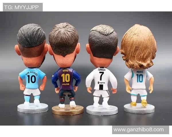精美手办展现足球巨星C罗的风采与魅力,收藏爱好者的必备之选 精美手办展现足球巨星C罗的风采与魅力,收藏爱好者的必备之选