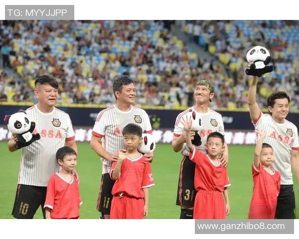 专业足球明星亲授技巧助你成为球场高手的全面指南 专业足球明星亲授技巧助你成为球场高手的全面指南