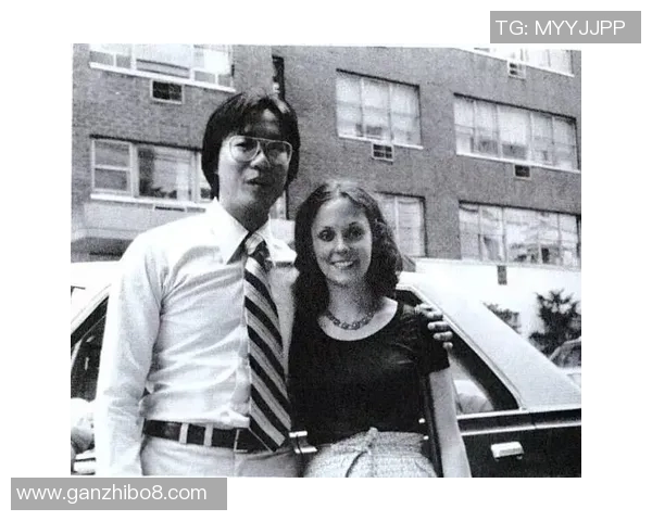 日本足球明星的女友们揭晓她们的爱情故事与生活点滴